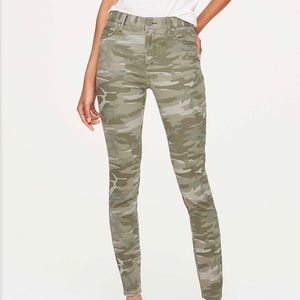 Modern camo sateen leggings